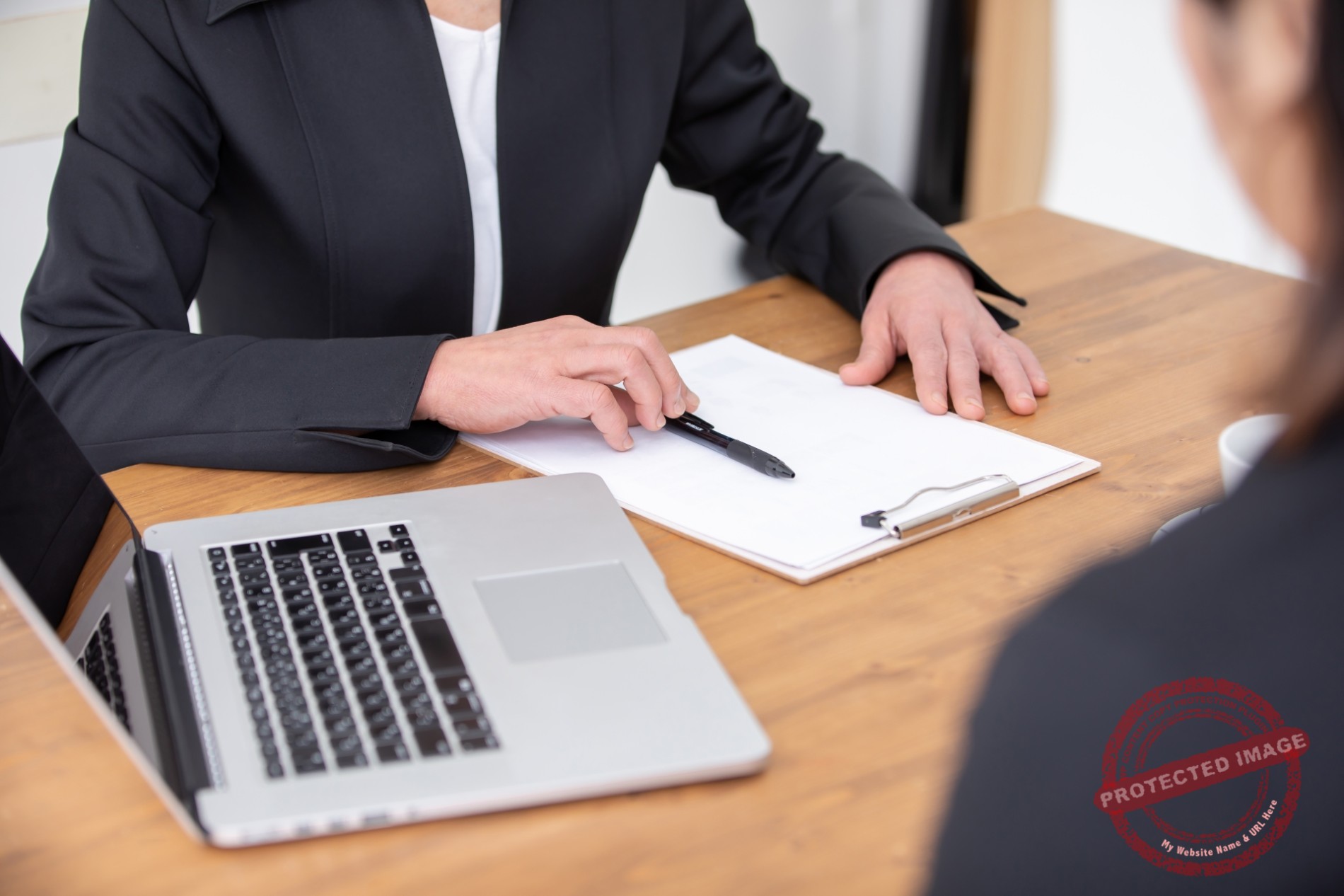 【解約方法】三菱UFJ銀行の口座解約手順を完全ガイド！アプリ・窓口での手続き方法と注意点