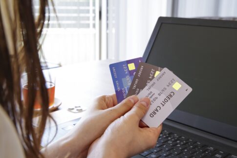 【解約方法】スルガ銀行Visaデビット一体型カードの解約方法│「デビット機能だけ解約」と「口座ごと解約」で手続きが全然違う！正しい手順を解説