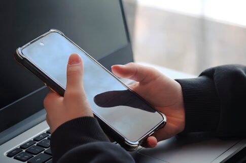 【解約方法】月額ドットコムを3分で完全解約！キャリア別の手順とログインできない時の対処法